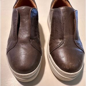 Like new leather slide sneakers